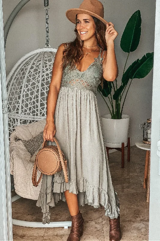 Everyday Dress with Gathering on the Skirt for a Voluminous Look Olive Crochet Top High Low Dress Everyday Dress with Gathering on the Skirt for a Voluminous Look Olive Crochet Top High Low Dress