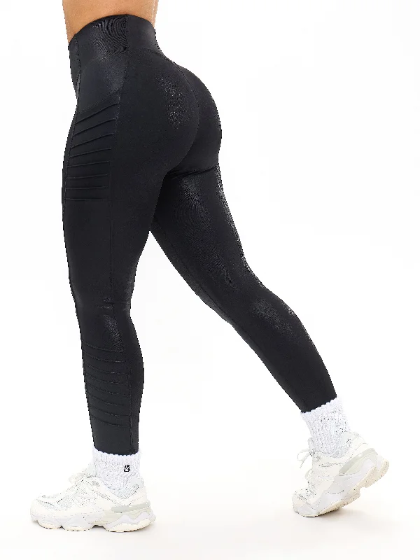 Women's Metallic Tight Trousers in Gold for a Glamorous Party EnsembleMoto Pocket Legging - Black Patent Women's Metallic Tight Trousers in Gold for a Glamorous Party EnsembleMoto Pocket Legging - Black Patent