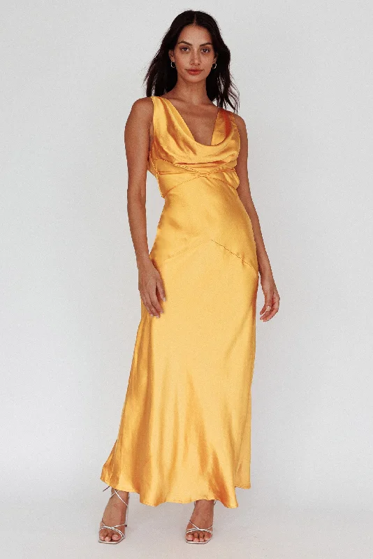 Long - Sleeve Women Dress in Velvet for a Luxurious Winter LookCassiopeia Open Back String Tie Maxi Dress Mango