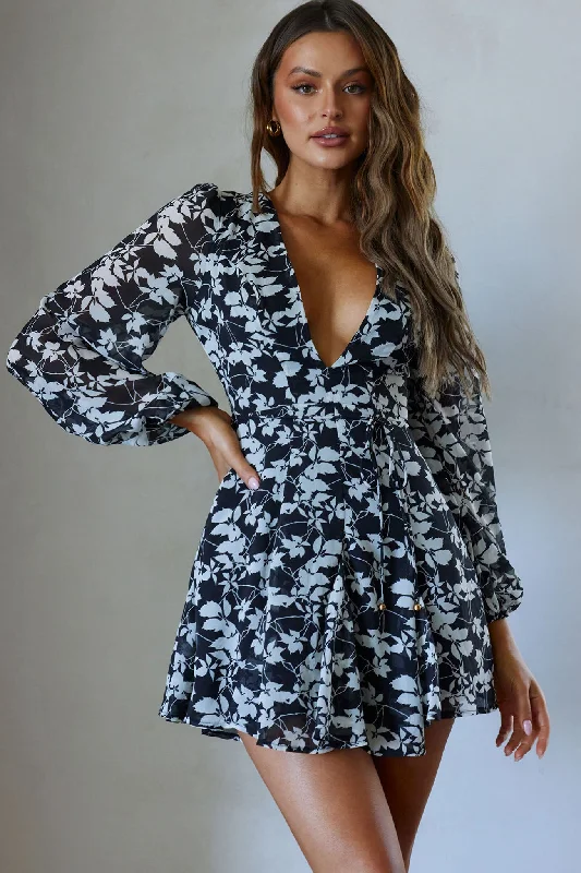 Long - Sleeve Women Dress in Velvet for a Luxurious Winter LookEstelle Long Sleeve V-Neckline Dress Leaf Print Black Long - Sleeve Women Dress in Velvet for a Luxurious Winter LookEstelle Long Sleeve V-Neckline Dress Leaf Print Black