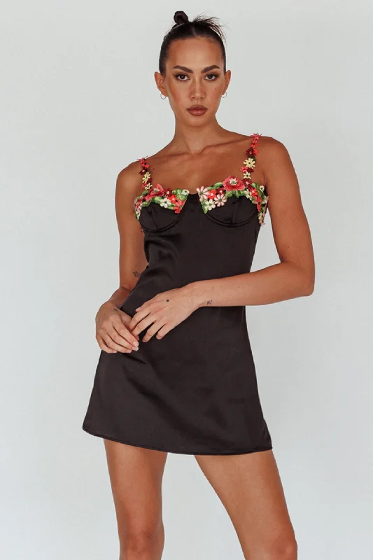 Shift Women Dress with a Simple and Classic Design for Everyday WearIzolda Floral Applique Mini Dress Black Shift Women Dress with a Simple and Classic Design for Everyday WearIzolda Floral Applique Mini Dress Black