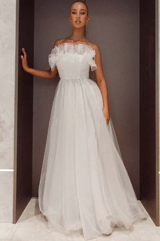 Backless Women Dress for a Sexy and Alluring Look at Evening EventsMarietha Organza Frill Maxi Wedding Dress White Backless Women Dress for a Sexy and Alluring Look at Evening EventsMarietha Organza Frill Maxi Wedding Dress White