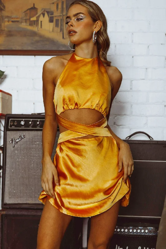 Pleated Women Dress with a Timeless and Elegant TextureSocial Butterfly Cut-Out Waist Mini Dress Mango Pleated Women Dress with a Timeless and Elegant TextureSocial Butterfly Cut-Out Waist Mini Dress Mango