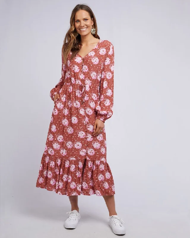 Pleated Women Dress with a Timeless and Elegant Texture Pleated Women Dress with a Timeless and Elegant Texture ELM (LN) Selene spot midi dress! 12 Pleated Women Dress with a Timeless and Elegant Texture Pleated Women Dress with a Timeless and Elegant Texture ELM (LN) Selene spot midi dress! 12