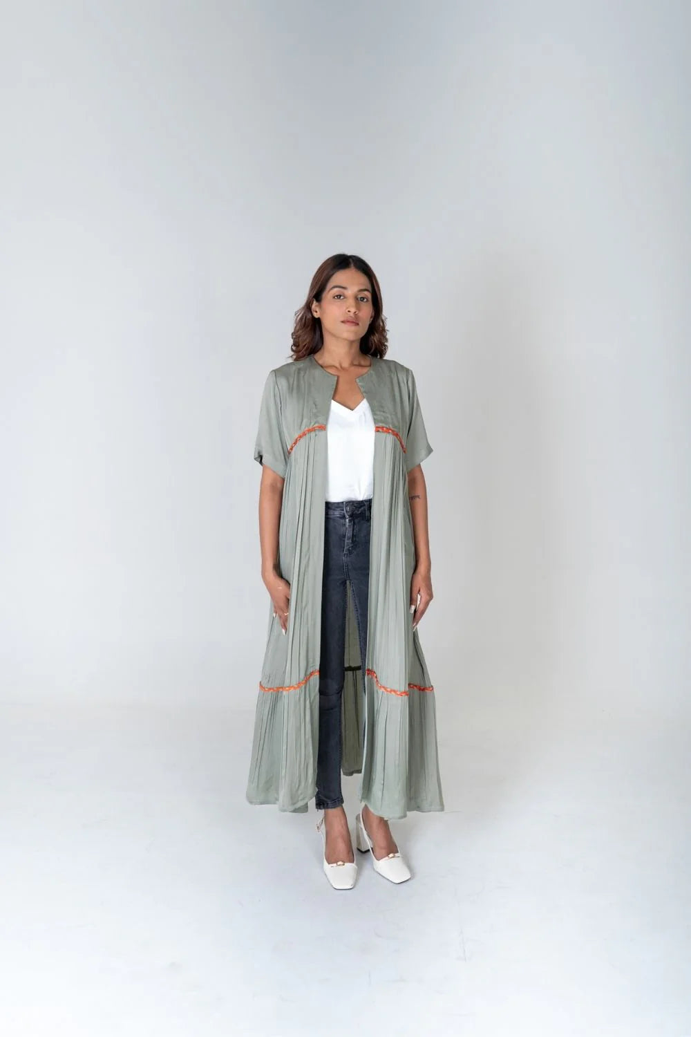 Halter Neck Women Dress to Show Off the Shoulders and Neckline Halter Neck Women Dress to Show Off the Shoulders and Neckline Green-Orange Braided Gather Long Cape Halter Neck Women Dress to Show Off the Shoulders and Neckline Halter Neck Women Dress to Show Off the Shoulders and Neckline Green-Orange Braided Gather Long Cape