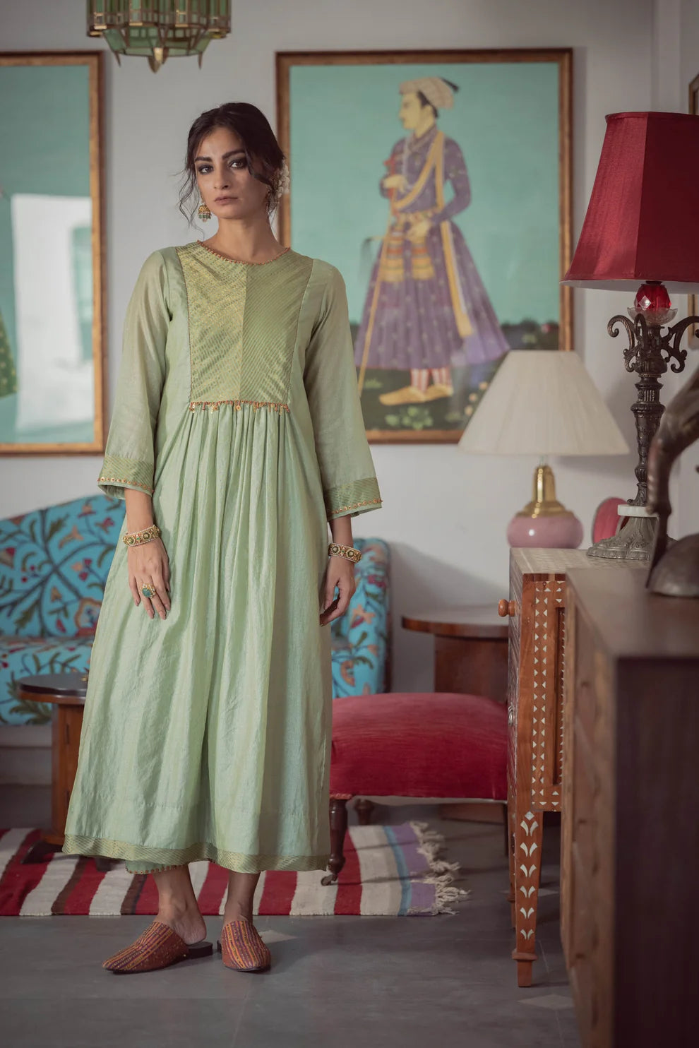 Empire Waist Women Dress to Accentuate the Bust and Conceal the Waist Empire Waist Women Dress to Accentuate the Bust and Conceal the Waist RUHA KURTA Empire Waist Women Dress to Accentuate the Bust and Conceal the Waist Empire Waist Women Dress to Accentuate the Bust and Conceal the Waist RUHA KURTA