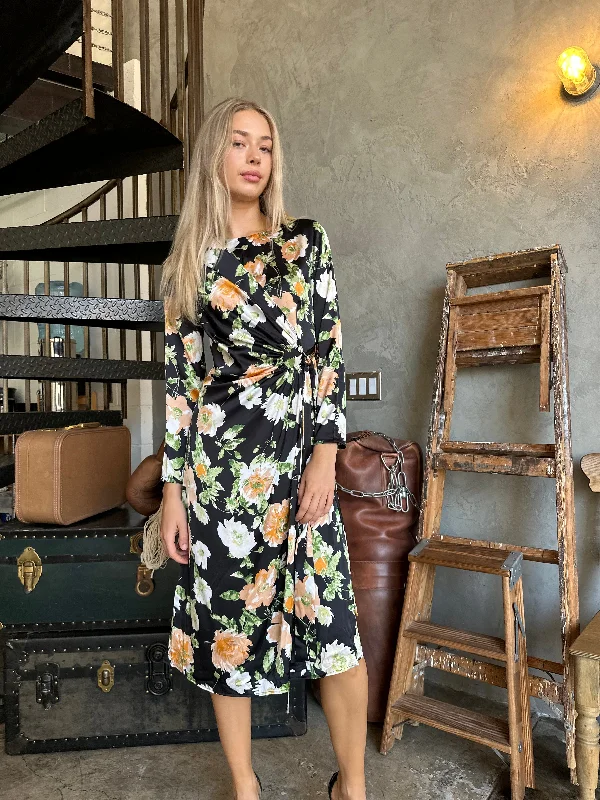 Long - Sleeve Women Dress in Velvet for a Luxurious Winter Look Long - Sleeve Women Dress in Velvet for a Luxurious Winter Look SILKY FLORAL WRAP DRESS byMM Long - Sleeve Women Dress in Velvet for a Luxurious Winter Look Long - Sleeve Women Dress in Velvet for a Luxurious Winter Look SILKY FLORAL WRAP DRESS byMM