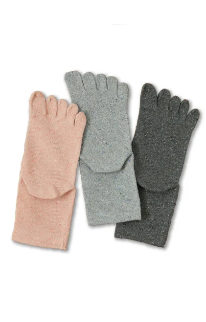 Women's adjustable - fit socks for a customized feelEco Recycled Silk Toe Socks