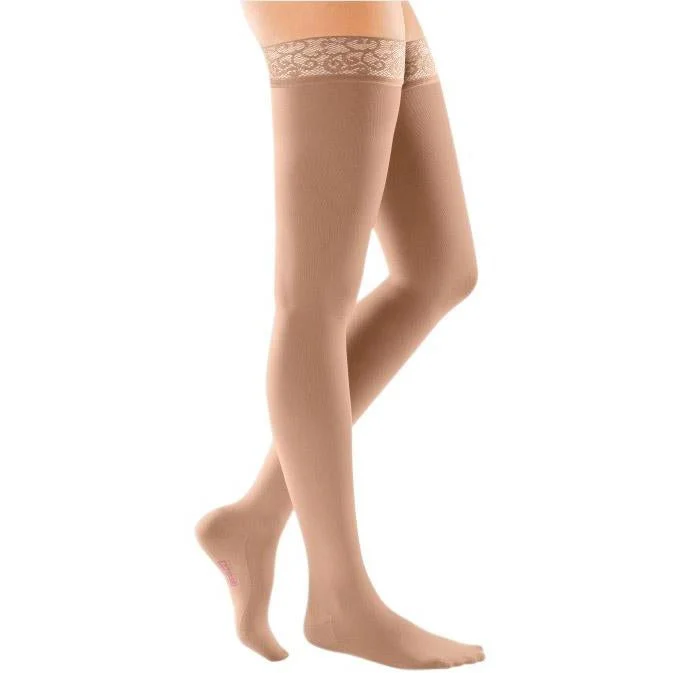 Knee - high stockings with a decorative bowMediven Comfort 20-30 mmHg Thigh w/Lace Top Band Knee - high stockings with a decorative bowMediven Comfort 20-30 mmHg Thigh w/Lace Top Band