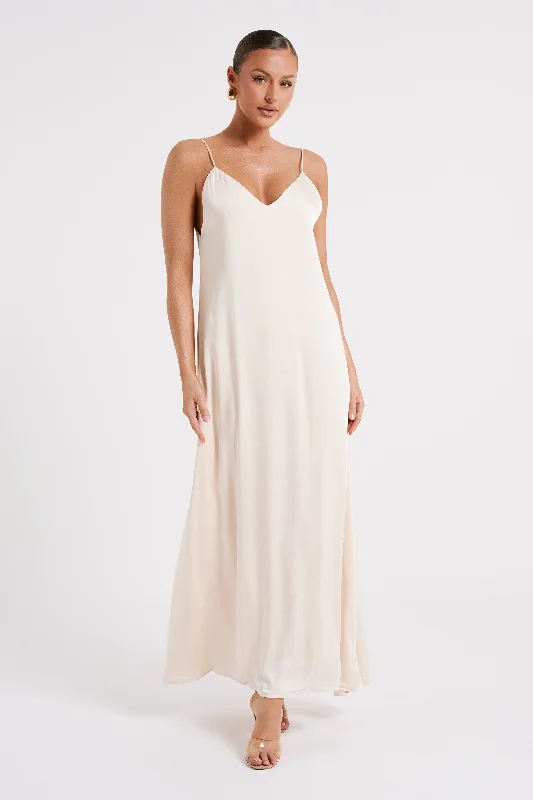 Animal print maxi dresses for a statement - making outfitBeatrice Flowy Maxi Dress - Sand