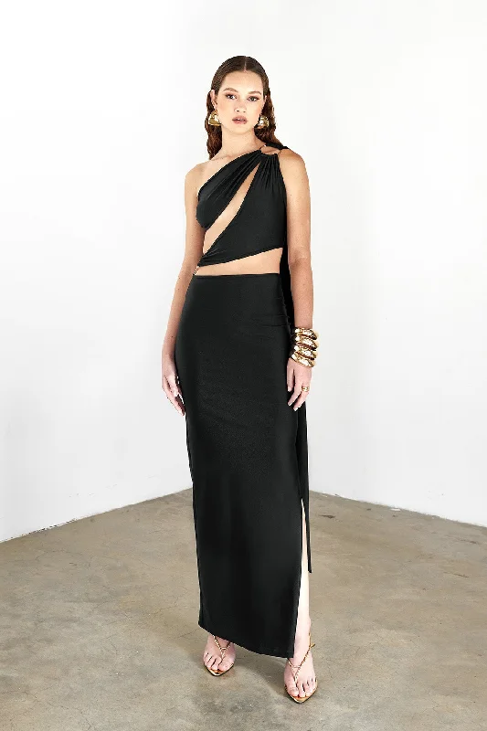 Ruffled maxi dresses with a tiered skirt for added volumeKalentina Dress - Black