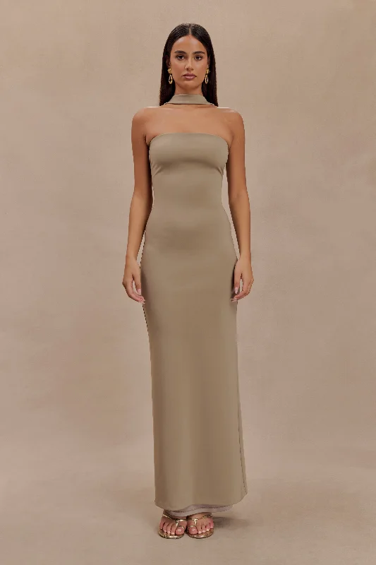 Maxi dresses with a paisley print for a classic and elegant styleVelma Halter Collar Maxi Dress - Mushroom Maxi dresses with a paisley print for a classic and elegant styleVelma Halter Collar Maxi Dress - Mushroom