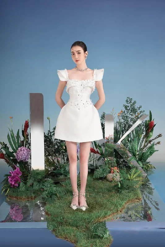 Mini dresses with pleated skirts for a classic lookArwen A-line Square Neck Taffeta Mini Dress Mini dresses with pleated skirts for a classic lookArwen A-line Square Neck Taffeta Mini Dress